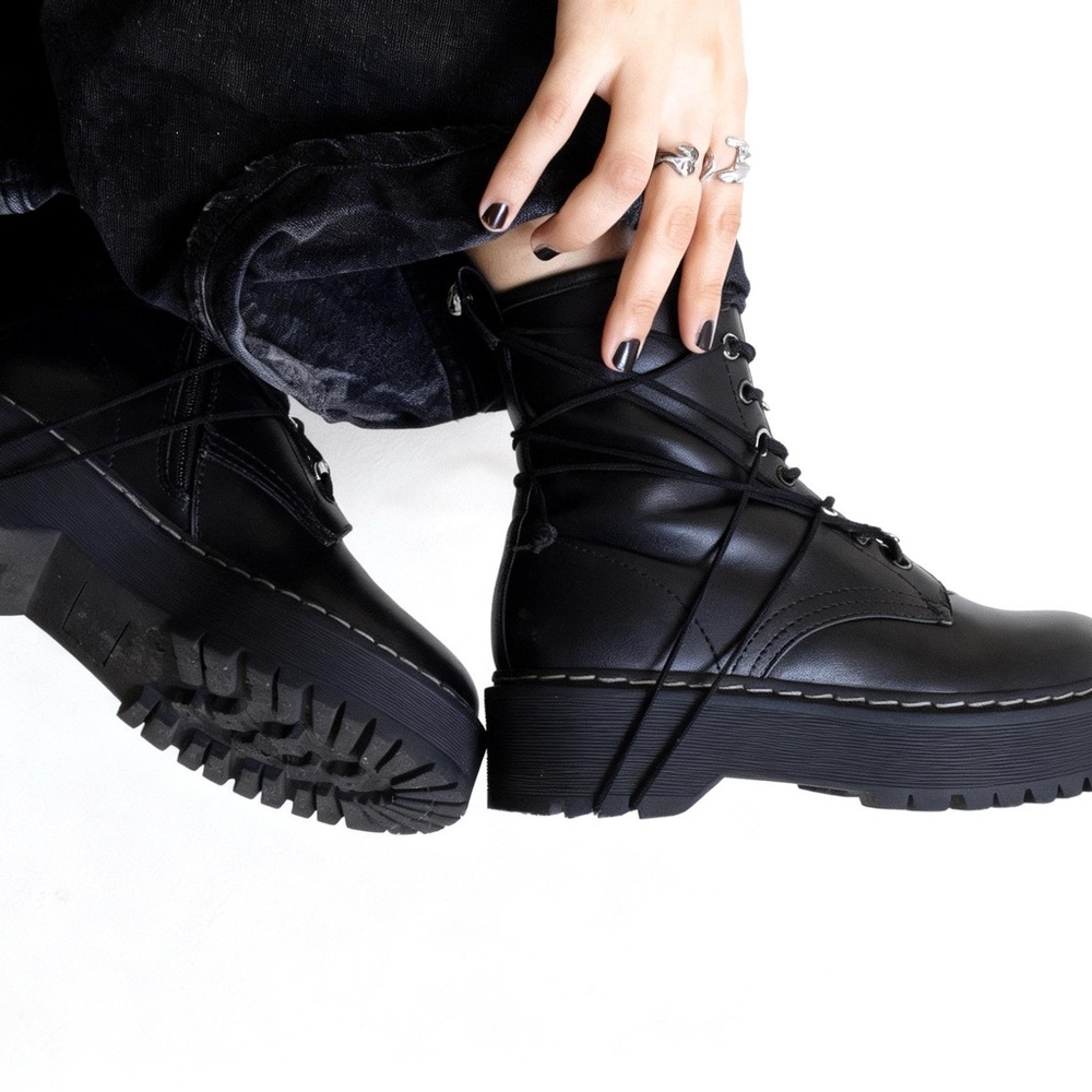 Steve Madden Black Combat Boots costumed 1 of 1 piece - Picture 2 of 3
